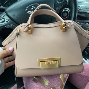 Meet your Posher, Emmanuelle